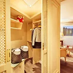 Romantischer Winkel Roligio & Wellness منتجع 4*